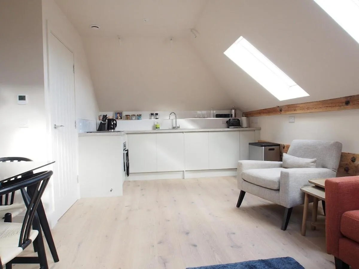 Stylish Mezzanine Loft In Central Edinburgh - Flat 5, Elgin House Apartments