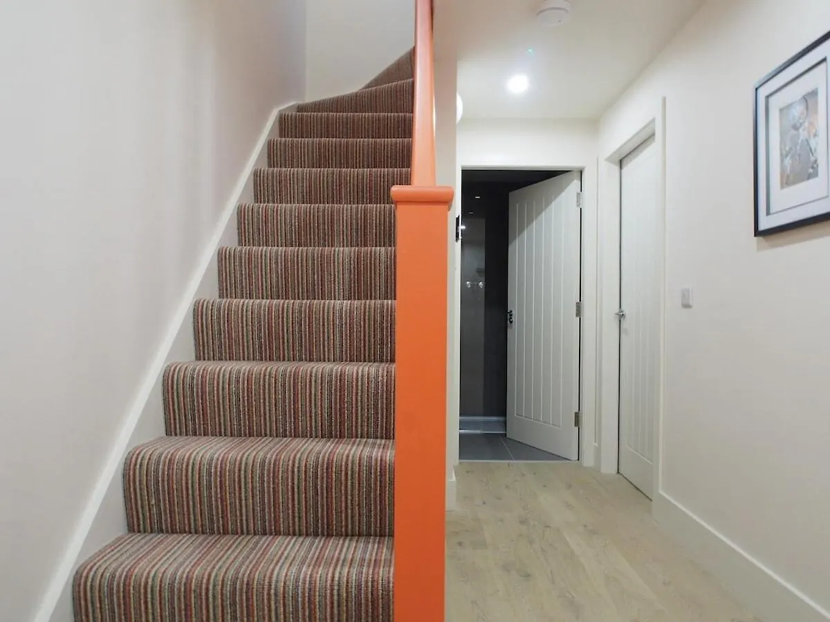 Stylish Mezzanine Loft In Central Edinburgh - Flat 5, Elgin House Apartments 0*,