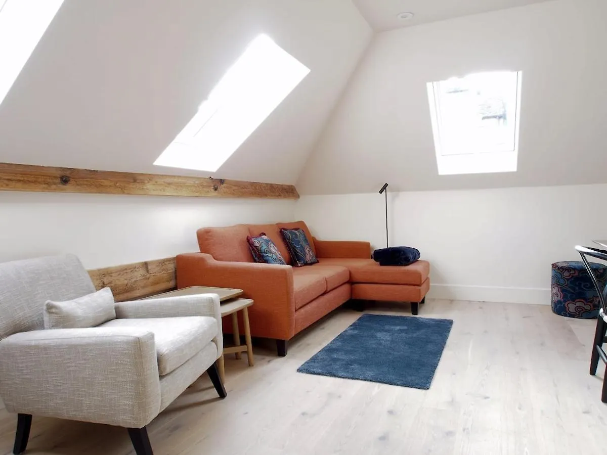 Stylish Mezzanine Loft In Central Edinburgh - Flat 5, Elgin House Apartments